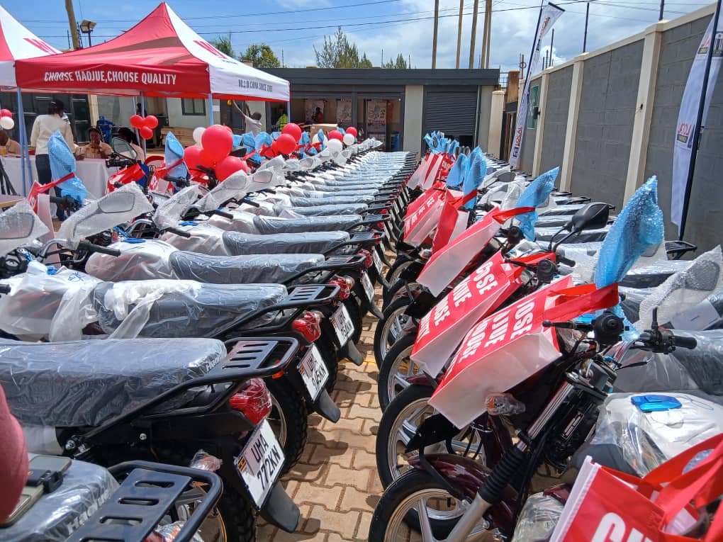 EMILY ACHOM tweet media