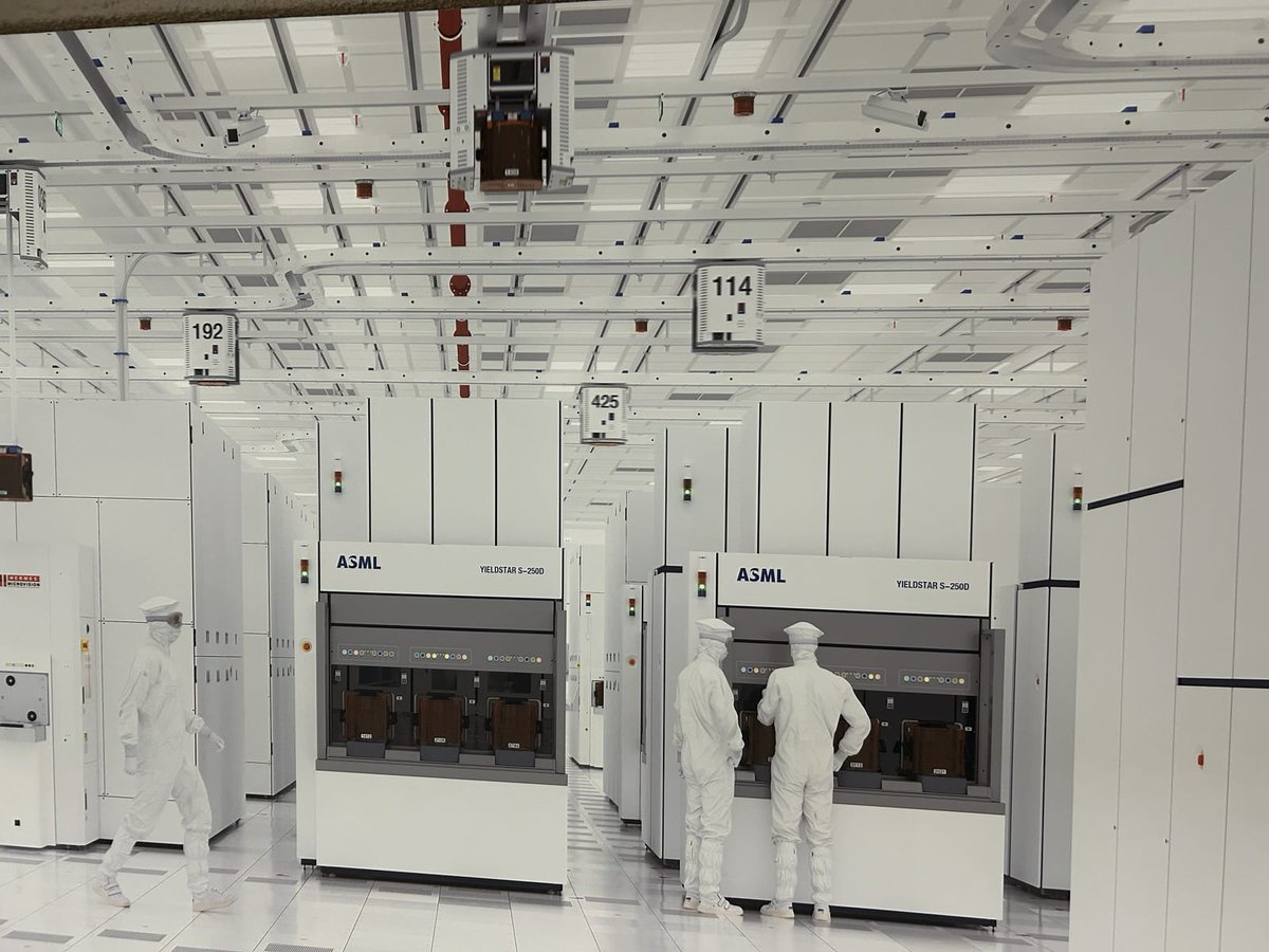 EP_ScienceTech's tweet image. A #STOA delegation of MEPs visited @ASMLcompany in the Netherlands yesterday, a leading high-tech company producing machines essential for the manufacturing of advanced #AI #chips

@CepedaUE @HerbertDorfmann @vlad_voiculescu #TechSovereignty #EuropeanAutonomy