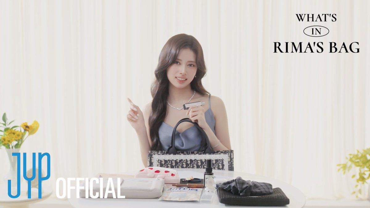 NiziU__official's tweet photo. [#NiziU_BDay]
What's in RIMA's bag ? 

👜 https://t.co/m8qySsD9XQ

#RIMA 
#NiziU #ニジュー #니쥬 #WithU
#HappyRIMAday #THE_Day_of_RIMA https://t.co/7USANlDyvA
