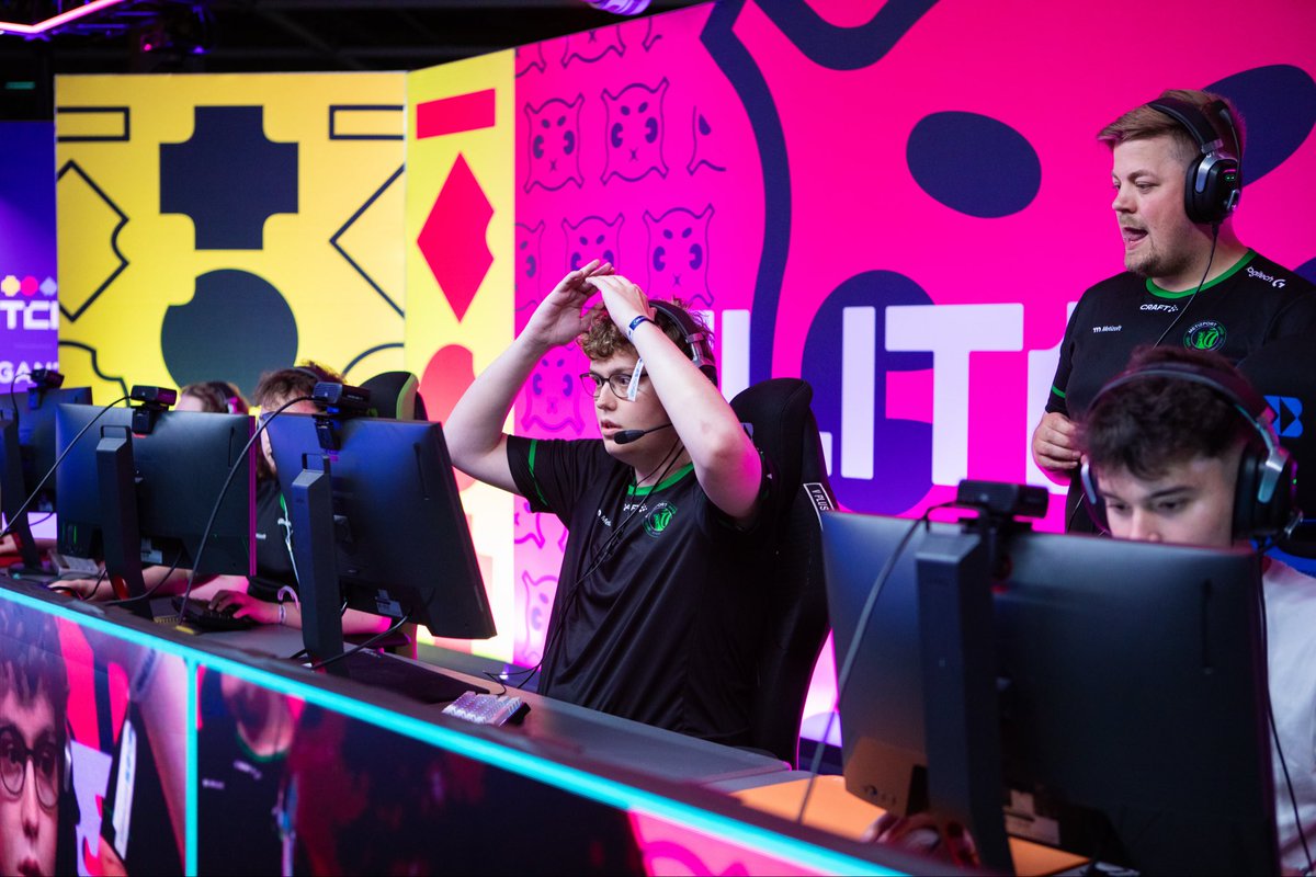 GlitchedSE tweet media