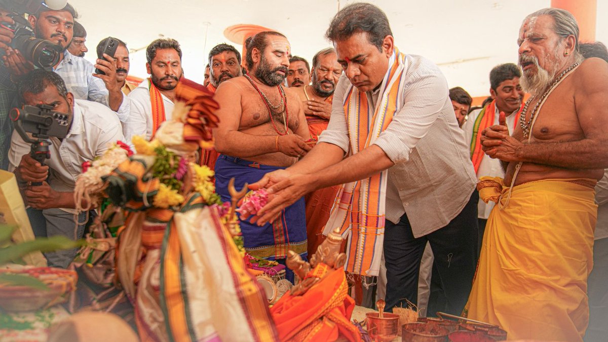 BRSParty_News's tweet image. శ్రీ రామ నవమి సందర్భంగా రాజన్న సిరిసిల్ల జిల్లాలో పలు ఆలయాలను దర్శించుకొని  అక్కడ జరిగిన పూజా కార్యక్రమాల్లో పాల్గొన్న బీఆర్ఎస్ వర్కింగ్ ప్రెసిడెంట్ @KTRBRS 

#RamaNavami