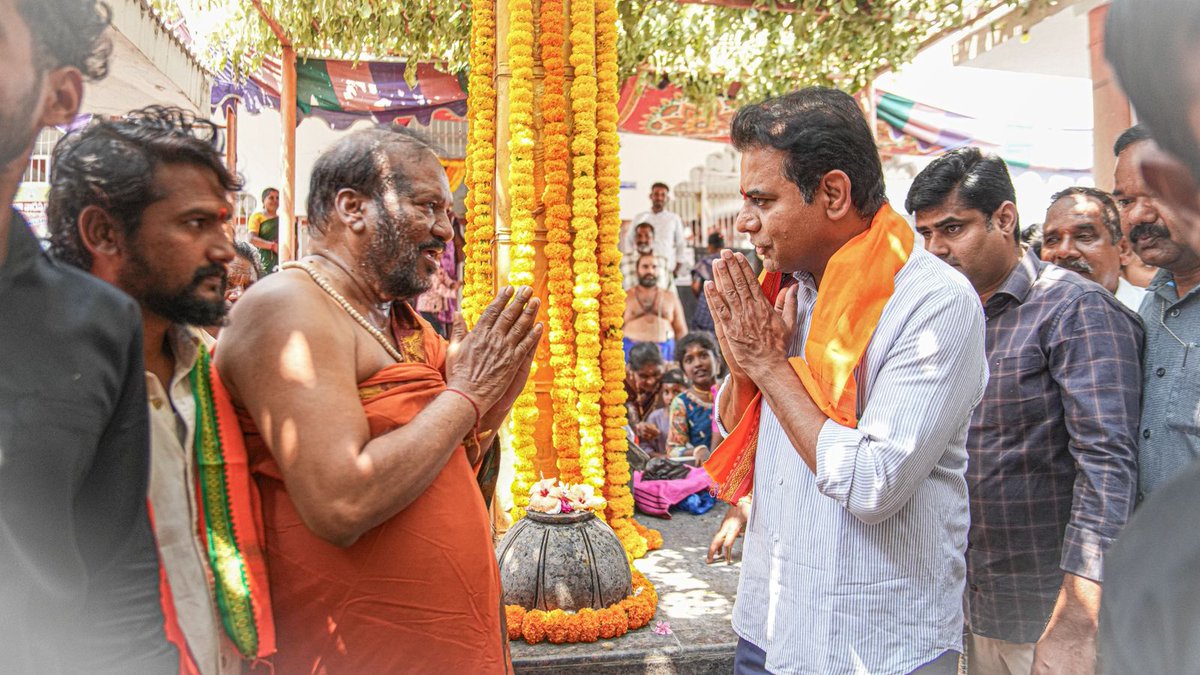 BRSParty_News's tweet image. శ్రీ రామ నవమి సందర్భంగా రాజన్న సిరిసిల్ల జిల్లాలో పలు ఆలయాలను దర్శించుకొని  అక్కడ జరిగిన పూజా కార్యక్రమాల్లో పాల్గొన్న బీఆర్ఎస్ వర్కింగ్ ప్రెసిడెంట్ @KTRBRS 

#RamaNavami