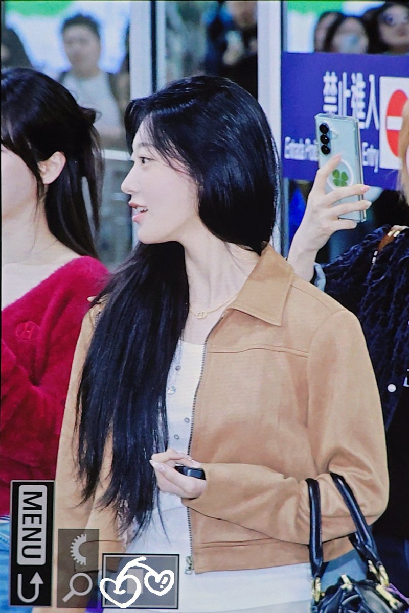 𝑪𝒉𝒆𝒓𝒓𝒚 𝒊𝒏 𝒕𝒉𝒆 𝑪𝒉𝒐𝒆𝒓𝒓𝒚 🍒 tweet media