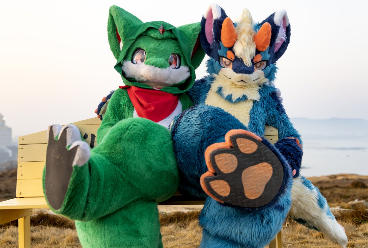 ItzHeyBye's tweet photo. Kick you twice
给你两jio

📸： @星程
#fursuitfriday #fursuit #furry https://t.co/wPIc6PW0lR