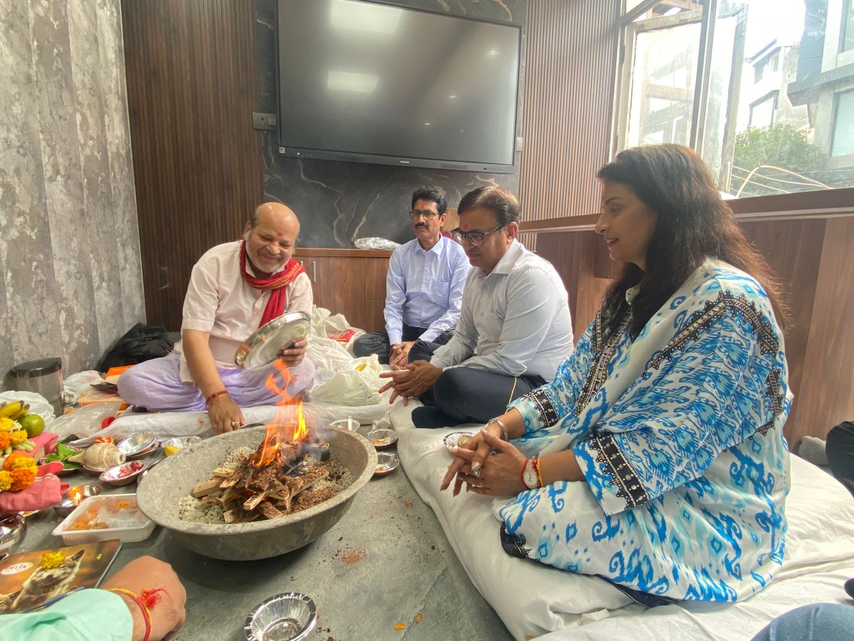 Compton01041995's tweet image. 🚀 Proud moment for Compton Computers!We’ve inaugurated our new office &amp;amp; Experience Center in Delhi 

✔️ Live Video Conferencing Demo Zone
✔️ Dedicated NOC &amp;amp; SOC SetupVisit us to explore real-time IT solutions before you decide.
📍 Kalkaji, New Delhi 

 #ITSolution