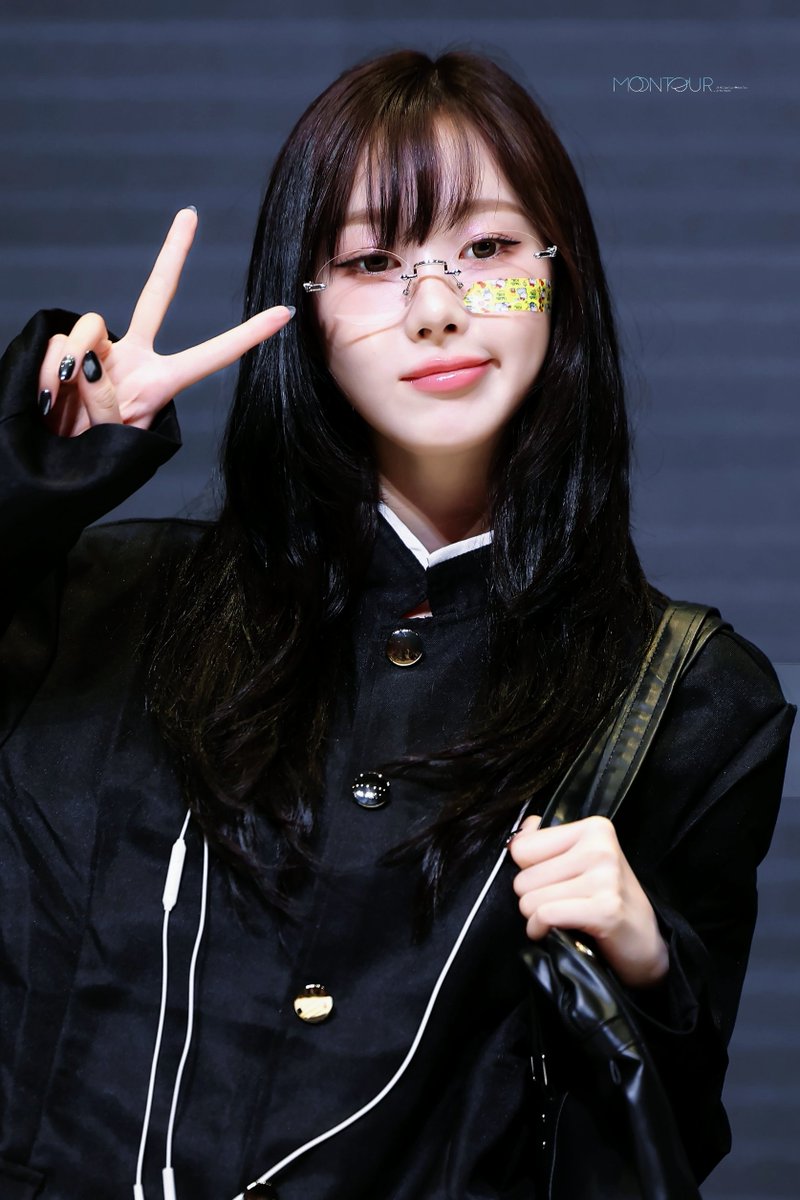 MoonTour. tweet media