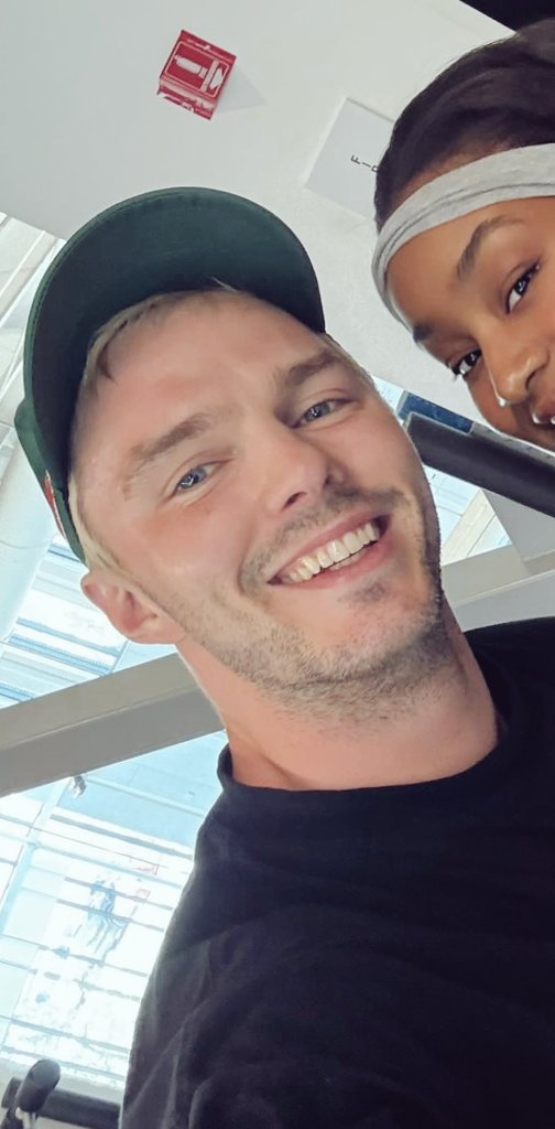 Kang HaNeul ☘ ✩ Nicholas Hoult ✩ tweet media