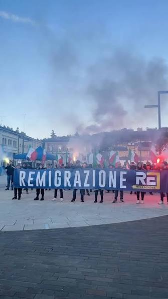 ADA79991318's tweet photo. @itsmeback_ #REMIGRAZIONE 

#SPERIAMOO #CHE #NON #SIA #TROPPO #TARDI😭😭😭😡😡

#STIAMO #NEI #GUAI #PER #IL 

#PD

 #E #MOVIMENTO #CINQUE #STELLE 

#INSOMMA #LA #SINISTRA 😡

#MASSIMA #CONDIVISIONE https://t.co/LvMJjNdflF