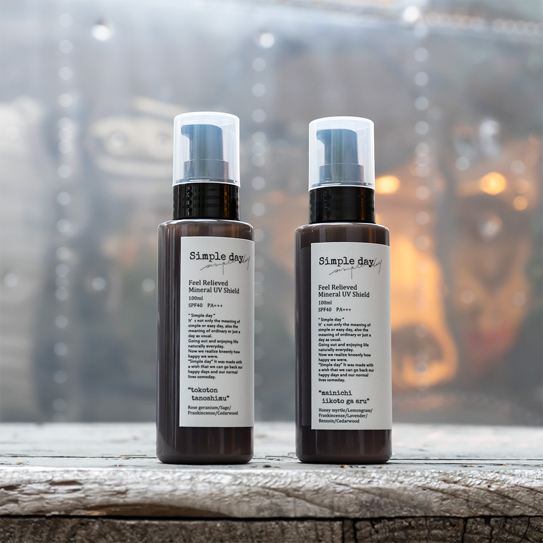 シンプルデイ【フィールリリーヴドミネラルUVシールド】
日中用の乳液代わりや化粧下地代わりにもなる肌に優しいUVシールド
肌にうるおいを与え健やかに保つセラミドやコラーゲンを配合で
ベタつき・ゴワつきを抑えた、しっとりとした使用感です