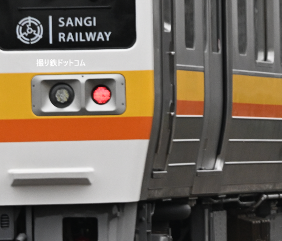 三岐鉄道 新車 タキ1300形デビュー、211系 S52編成も試運転
撮り鉄.com/2026/03/27/san…