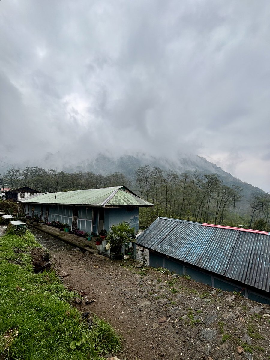 prasantnnaidu's tweet photo. Aj ka mausam 😘

#yuksom https://t.co/zPDP3q09V2