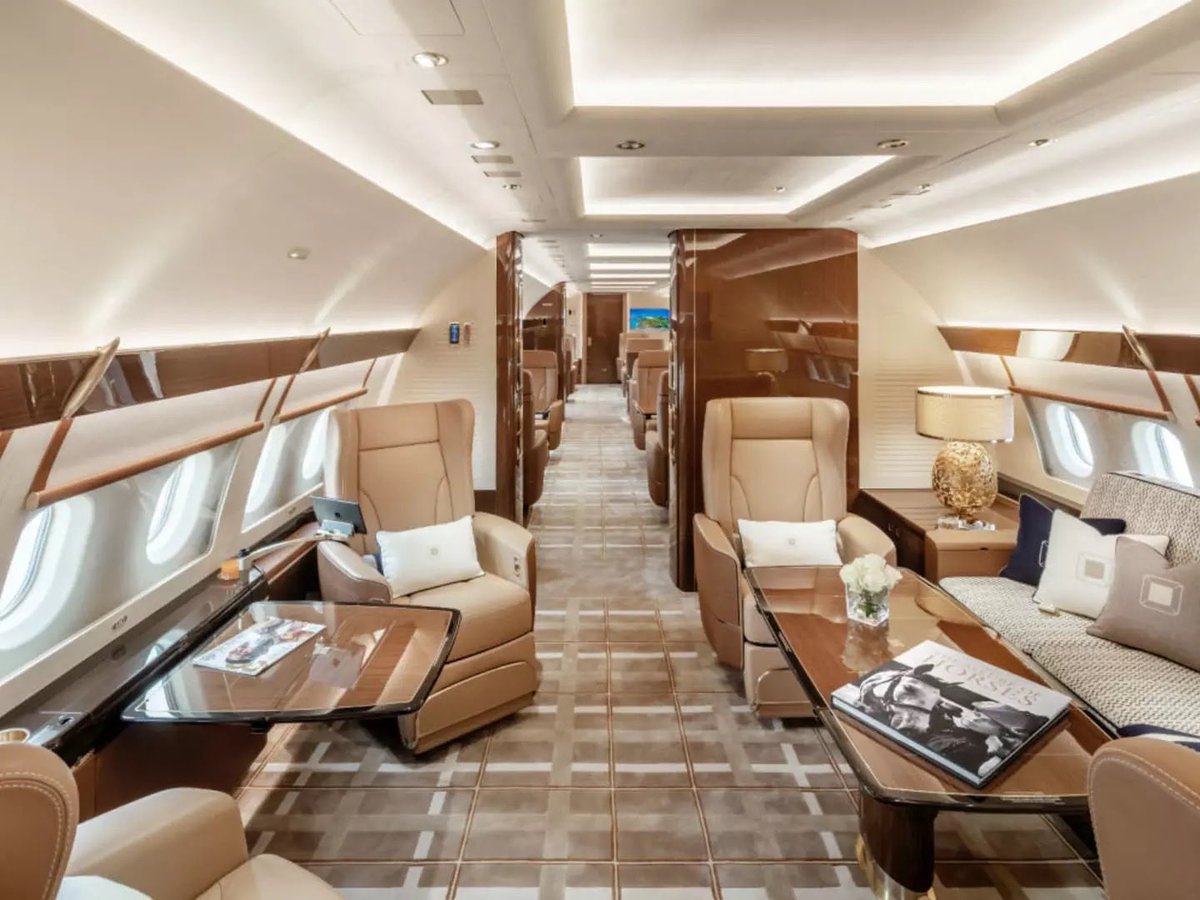 ridewithjetra's tweet image. Jetra reviewed the Airbus ACJ320neo: 12–15 hour range, massive cabin with bedrooms, lounge, dining area, and full amenities. Feels like a flying apartment. Expensive but elite comfort. Jetra rating 9.8/10.
#jet #jetra #luxury #acj320neo