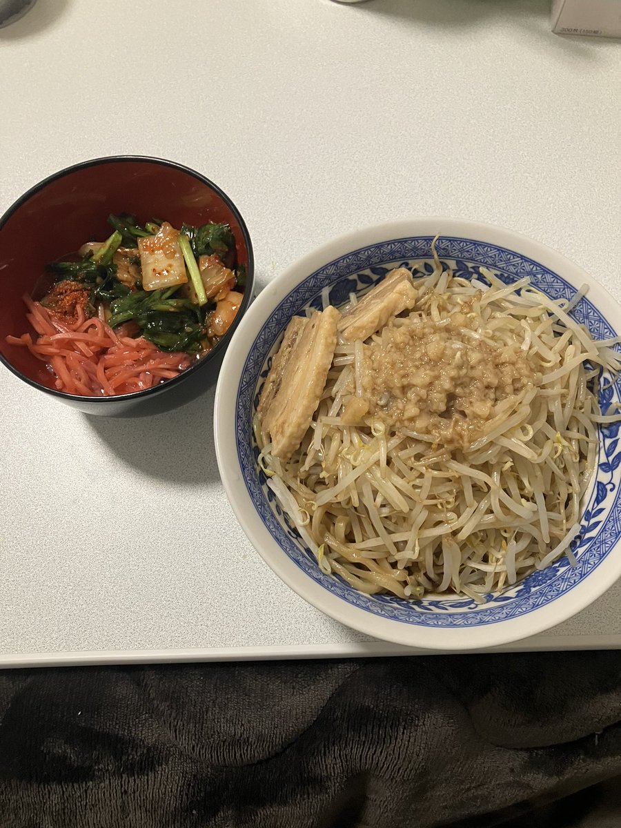 SYOTA41739629's tweet photo. 宅麺　今粋
ニラキムジンジャー
こんなところで今粋食えるの最高！！
やっぱり今粋が一番うまぃ！！
早く店舗で食べたい🤤 https://t.co/BVnLrQa1dE