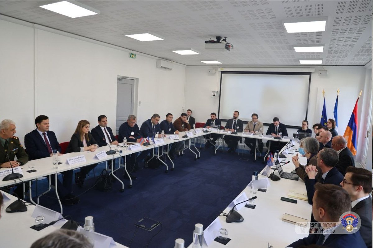 crossroads_am tweet media