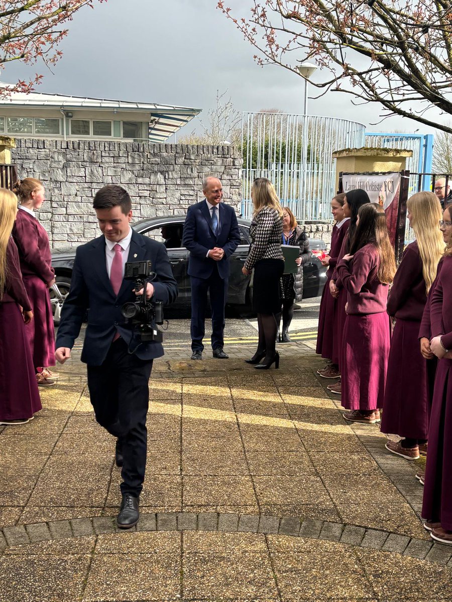 Laurel Hill Coláiste tweet media