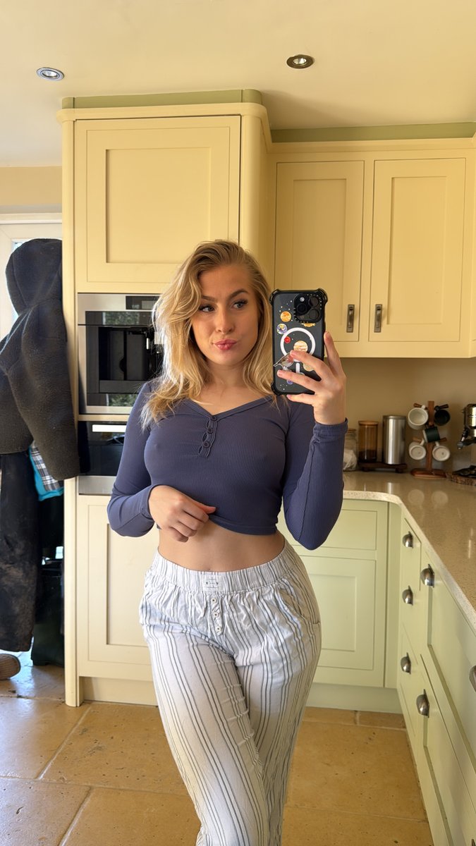 RealAstridWett tweet media