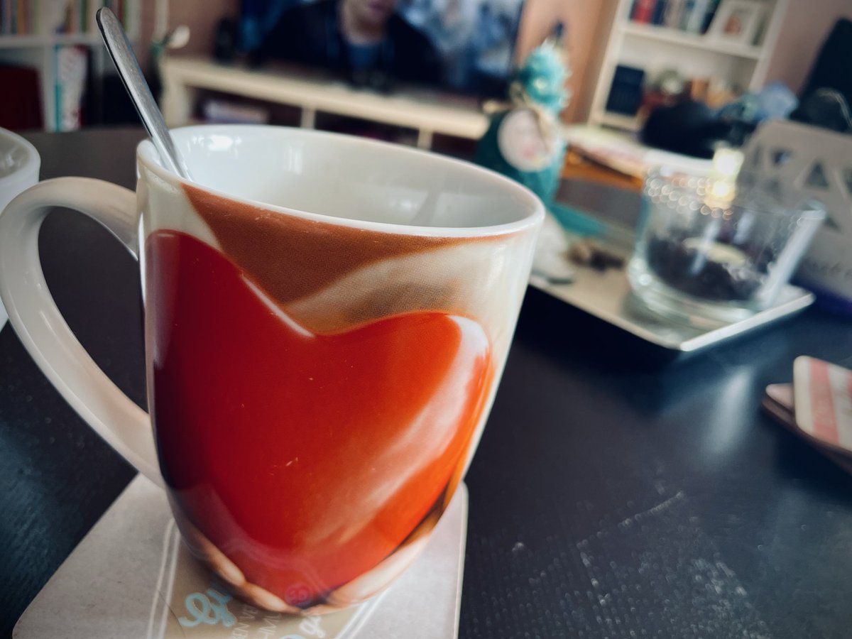 Nachttreue's tweet image. „It's Friday,...“ 🎶

Irgendwas mit „Guten Morgen“  und „Kaffee?“ ☕️ 

#FridayMood #NeedMoreCoffee
