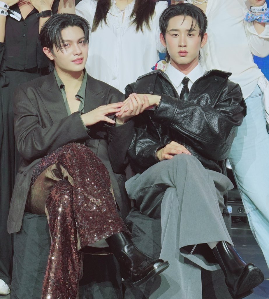 จักกะเอสสึ 👩💻 แฟนสาวดีนสุดหล่อ tweet media