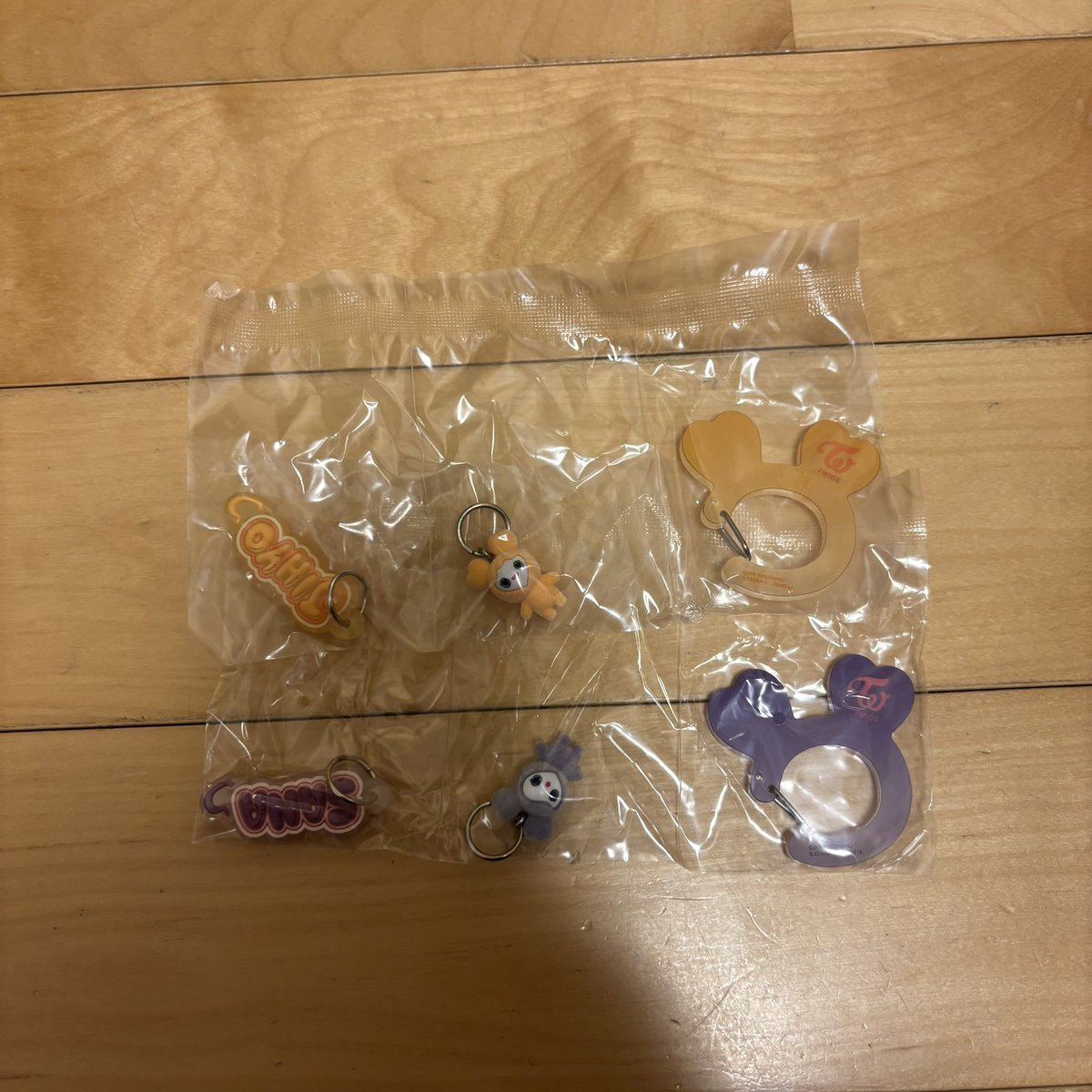 spemepiano's tweet photo. TWICE ガチャガチャ 
カラビナ フロッキーマスコット 交換

【譲】ジヒョ、サナ（Jively,Savely）

【求】ダヒョン>ミナ（Davely,Mively）

郵送希望です📮
お気軽にお声かけ下さい❕ https://t.co/5ev5QADdH8