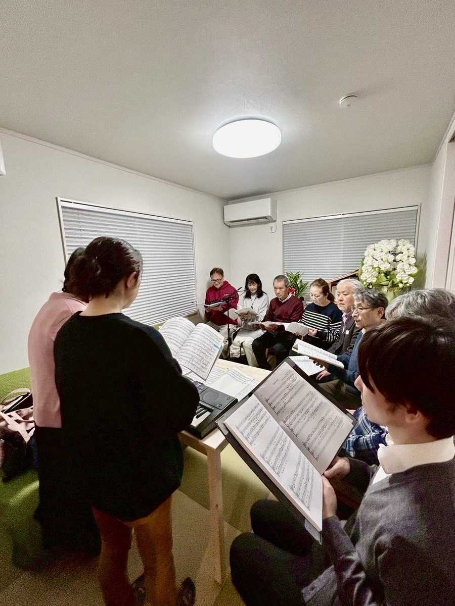 🎼第7回練習｜3/25
古歌の家にて。《4声のミサ》Agnus Deiを練習。パート練習後はロフトと1階に分かれて向かい合う配置で、男声の響きが降り注ぎ、空間全体で音楽を体感しました。ミサも一巡し、次回から新しい曲へ🌟
#マドセン #コーロデルマドリガローネ仙台 #モンテヴェルディ #合唱 #古歌の家