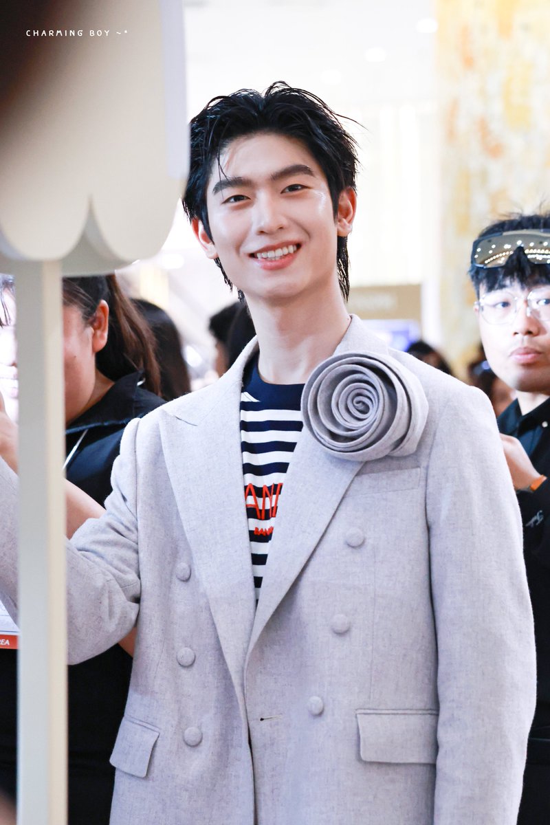 𝙘𝙝𝙖𝙧𝙢𝙞𝙣𝙜 𝙗𝙤𝙮 ♡︎ tweet media