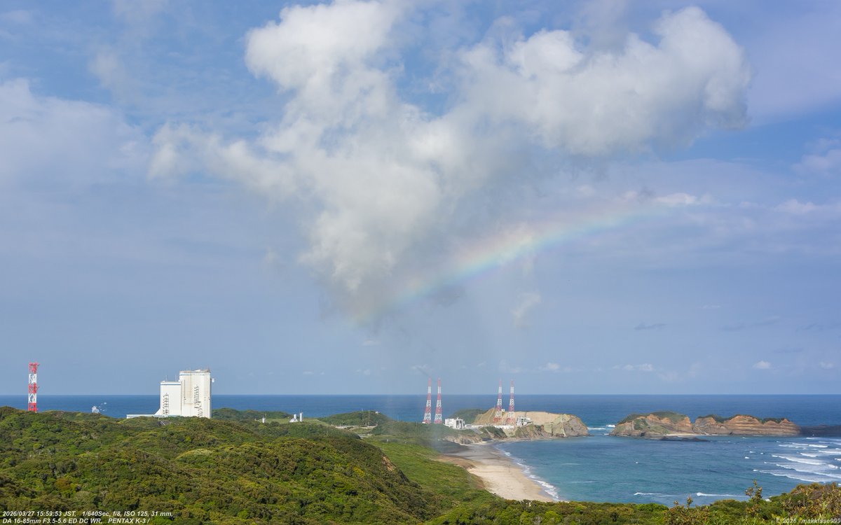3月27日 15:55~15:59　H3ロケット用LE-9認定型エンジン燃焼試験　久々に領収以外の燃焼試験。タイプ2エンジン完成に向けた試験です。弱い北東風で噴煙がゆっくり向かってくる感じ。15:54頃から約270秒の燃焼で大迫力。最後には綺麗な虹！ ロケットの丘より撮影。#燃焼試験 #JAXA #種子島宇宙センター