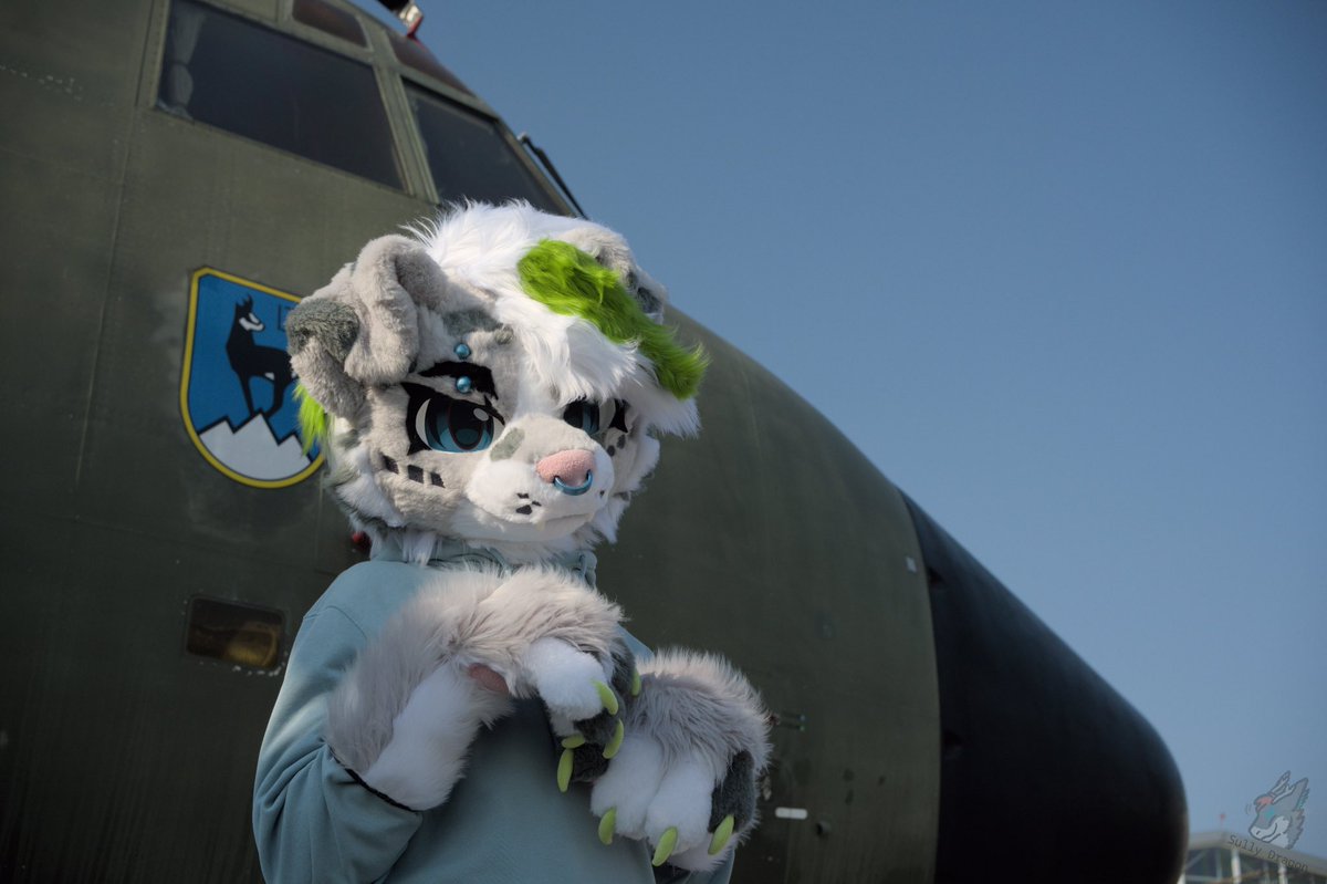 iChaZz3r tweet media