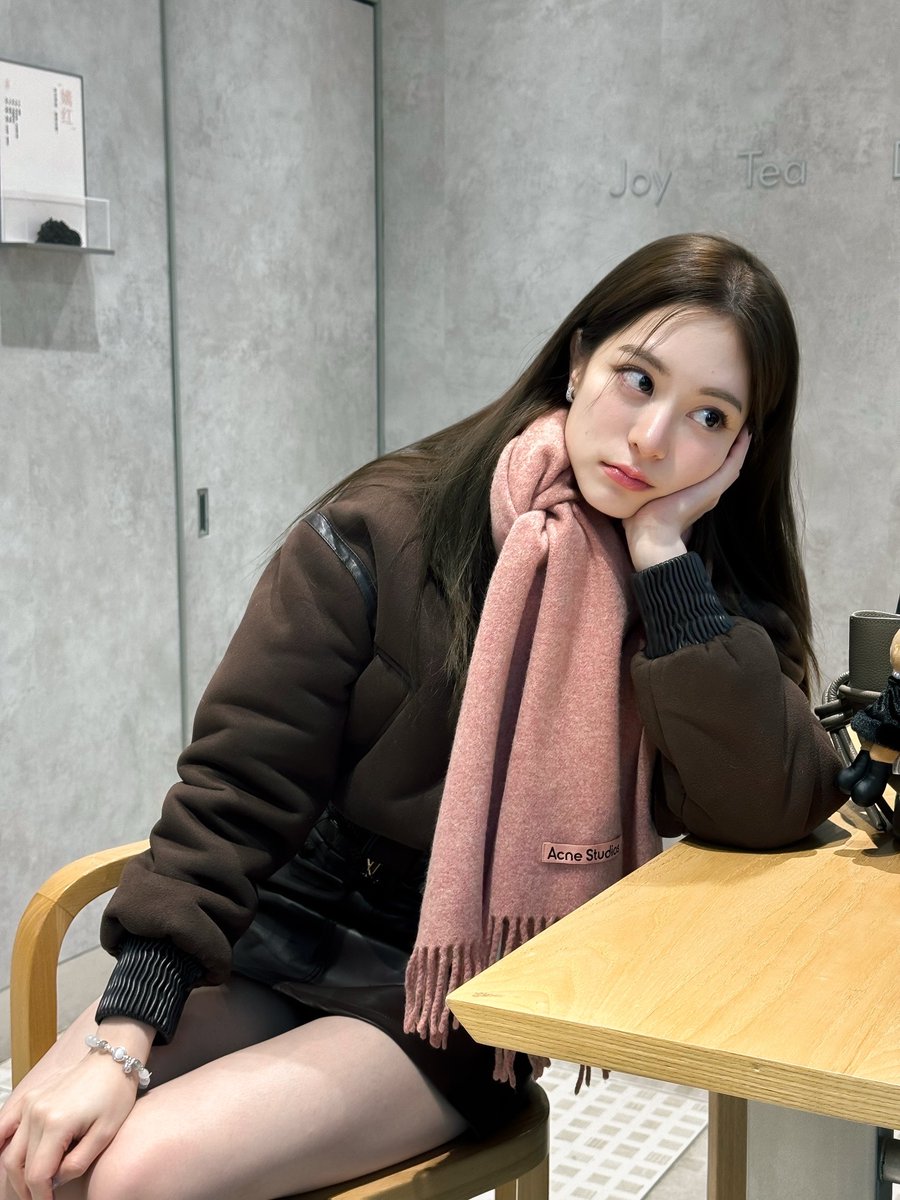 The Up-close tweet media