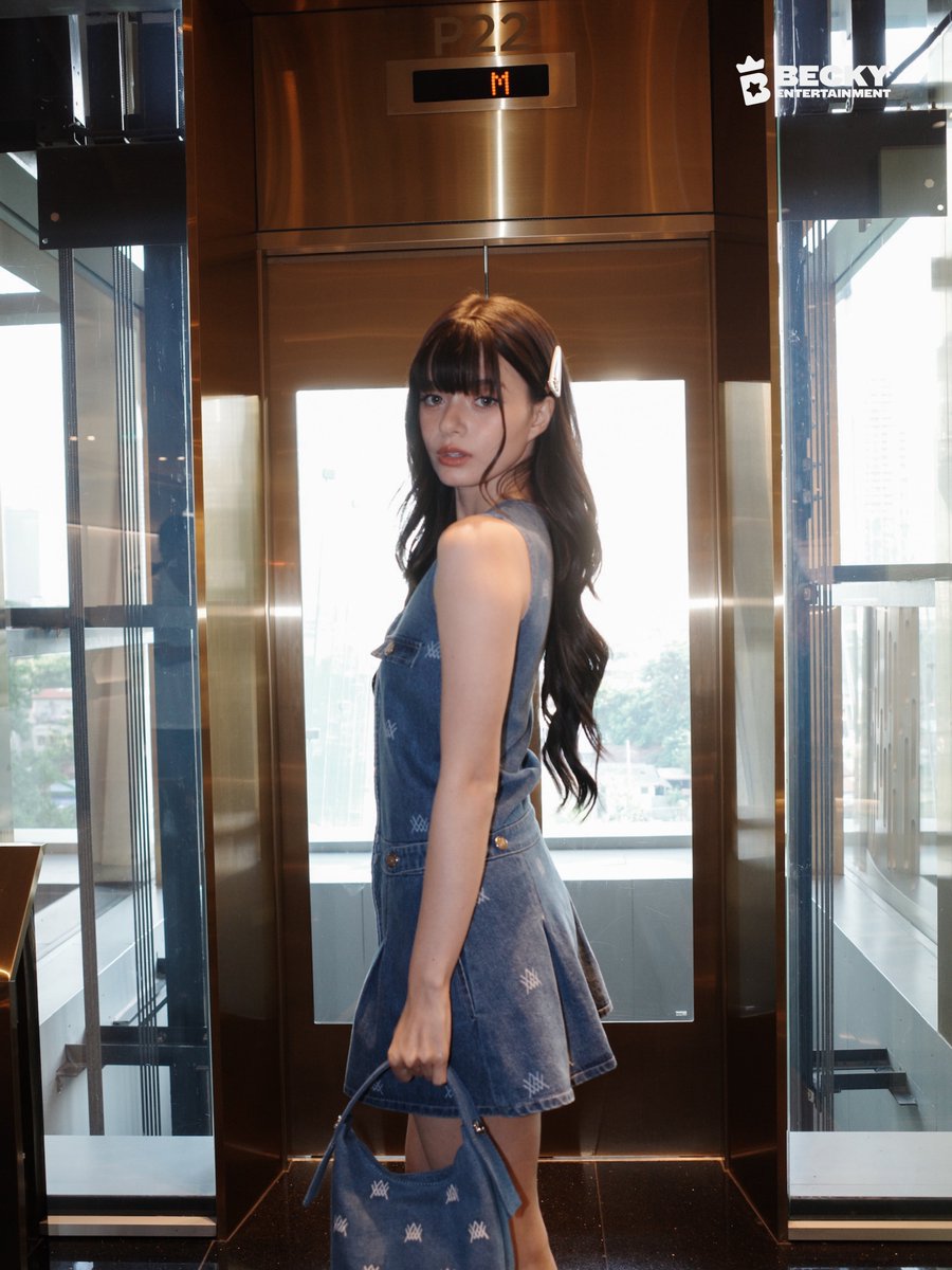 ถ้าจะพกความสวยมาพร้อมกับความน่ารักขนาดนี้น๊าาา

REBECCA X WACAY AT ELLE FASHION FEVER
#WacayEFF2026xBecky
#Beckysangels