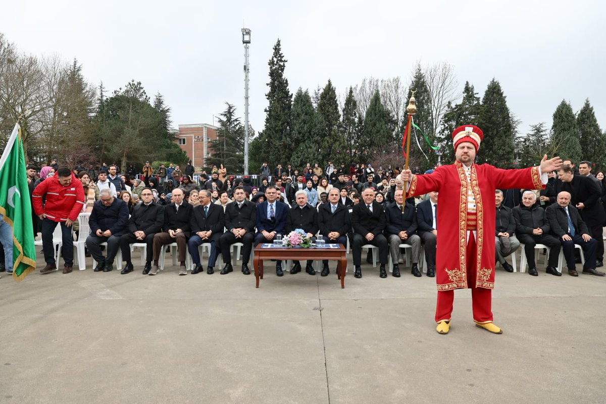 iktm54's tweet photo. Baharın müjdecisi, doğanın yeniden uyanışını temsil eden “Nevruz Bayramı” Sakarya Valiliği himayelerinde İl Kültür ve Turizm Müdürlüğümüzün koordinasyonuyla Sakarya Üniversitesi helikopter pistinde 26 Mart Perşembe günü düzenlenen coşkulu bir programla kutlandı. https://t.co/QqERBK77eZ