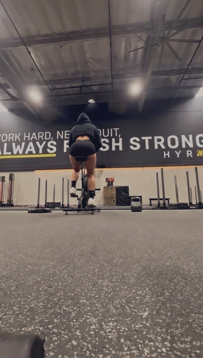 Dōitashimashite tweet media