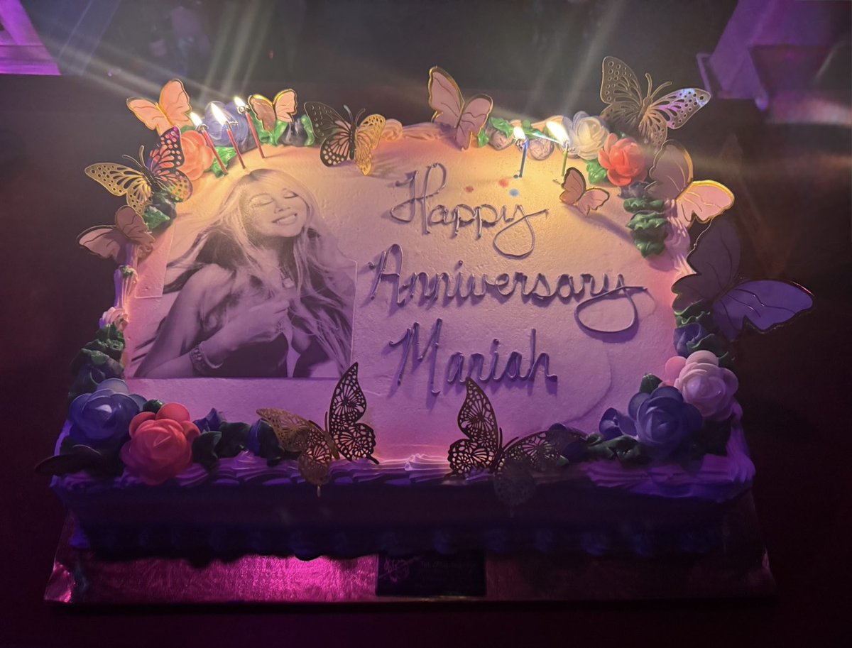 greeklamb's tweet photo. Happy Anniversary @MariahCarey ! This year’s cake: Part of a celebration I planned with Atmosphere, a local venue, for lambs from Chicago&amp;beyond! It was a huge festive success!The Lambs❤️MC!!  LYM #ConfettiAndChampagne 
#327 @MariahAlerts #HereForItAll
https://t.co/ispqm2Lf4O https://t.co/H4TxSgYtOY