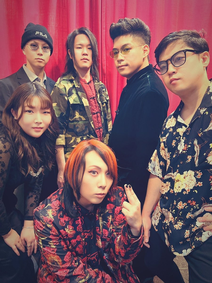 HoneyCrazy's tweet photo. 【暴力蜜柑からのお知らせ】
ご存知の方もいるかと思いますがメンバーが変わりました。11名から6名で活動していきます。キーボードは現在も募集中です。編成の変更、昨今のコンプラ自主規制の波に伴いましてバンド名を変更いたします。暴力蜜柑の名前を愛してくださった皆様、ありがとうございました。 https://t.co/cUuqLfmJ0J