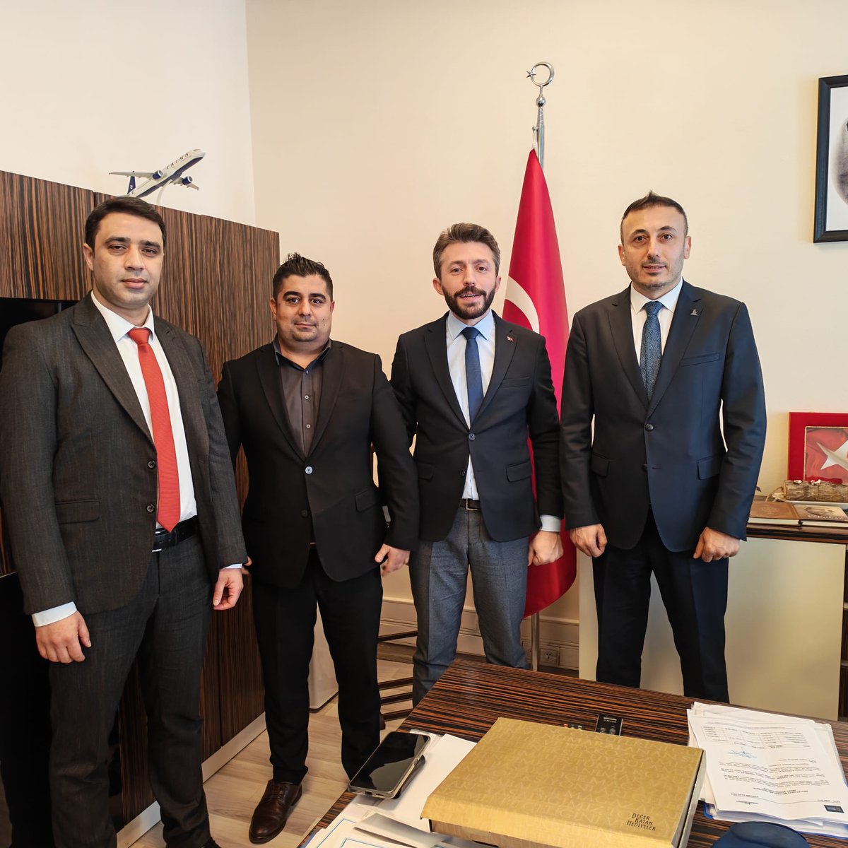 havasef's tweet photo. Yönetim Kurulumuz, DHMİ Destek Hizmetleri Dairesi Başkanı Sn. Nadir ARSLAN’ı makamında ziyaret ederek derneğimizin çalışmaları hakkında bilgi vermiş ve destek talep etmiştir. Nazik kabulleri ve yapıcı yaklaşımları için teşekkür eder, yeni görevinde başarılar dileriz. https://t.co/SRTF8hH8Z8