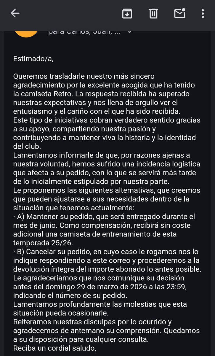 JosemaFB02's tweet photo. Pues todo el que comprase la camiseta retro en preventa tendrá que esperar hasta JUNIO para tenerla.

Eso sí, te regalan una camiseta de entrenamiento por las molestias y te pongas contento.

Vergonzoso se queda corto @KappaSport_ES @realvalladolid https://t.co/CjaPMBdiiO