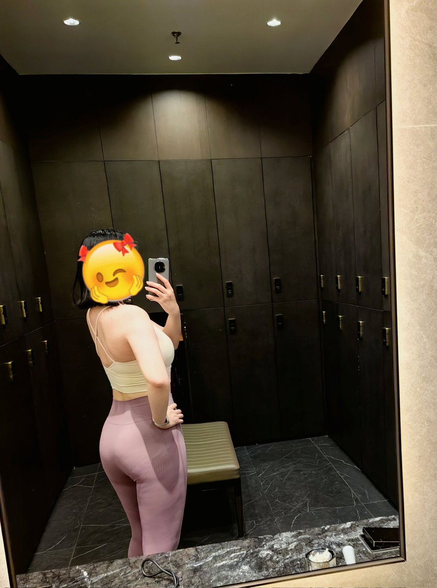 黑丝细腰巨臀_留梦 tweet media