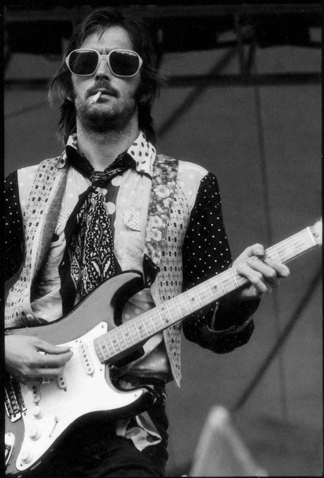ProfesorJonk's tweet image. "Soy, y siempre seré, un guitarrista de blues".
Eric Clapton.
🎂
Miembro destacado de The Yardbirds y Cream antes de alcanzar el éxito en solitario.
Uno de los mejores guitarristas de rock and roll/blues de todos los tiempos.
#EricClapton #musica #guitarra youtube.com/watch?v=paSRDH…