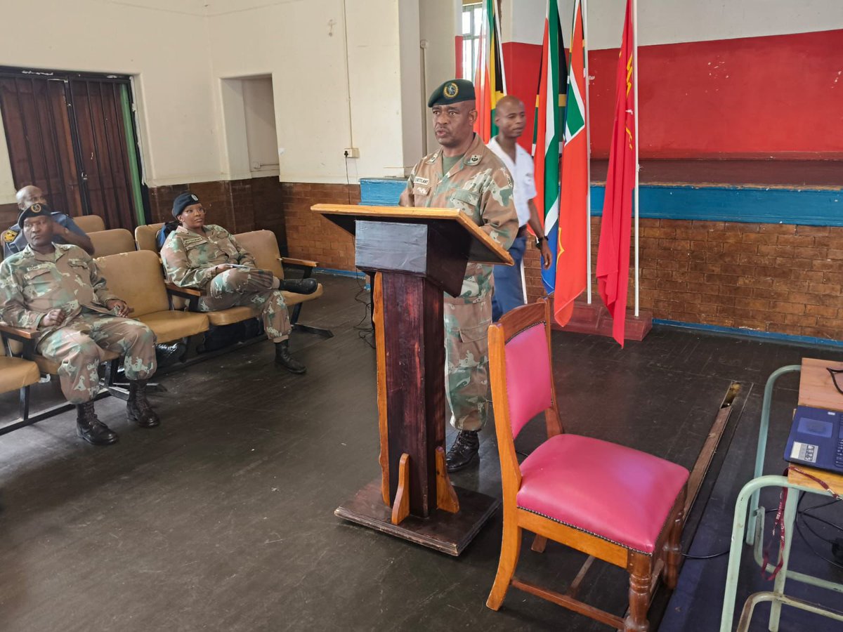 SANDF_ZA's tweet photo. #LogisticsDivision Article || Regional Works Unit Limpopo Welcomes its Newly Appointed Officer Commanding at the 2026 Unit Opening Event.
https://t.co/CZHsIrTqp1
๐ฟ๐ฆ#SANDF
๐ฟ๐ฆ#DODLogisticsDivision
๐ฟ๐ฆ#DefenceWorksFormation
๐ฟ๐ฆ#RegionalWorksUnitLimpopo https://t.co/jEwwvJdn0K