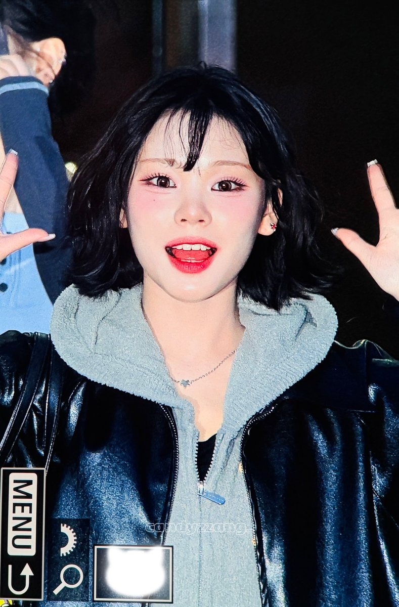 candyzzang_'s tweet photo. 260327 뮤뱅 퇴근

수고해따 💕😻😻

#첫사랑 #CSR #시현 #SIHYEON https://t.co/V2sBjekfqW
