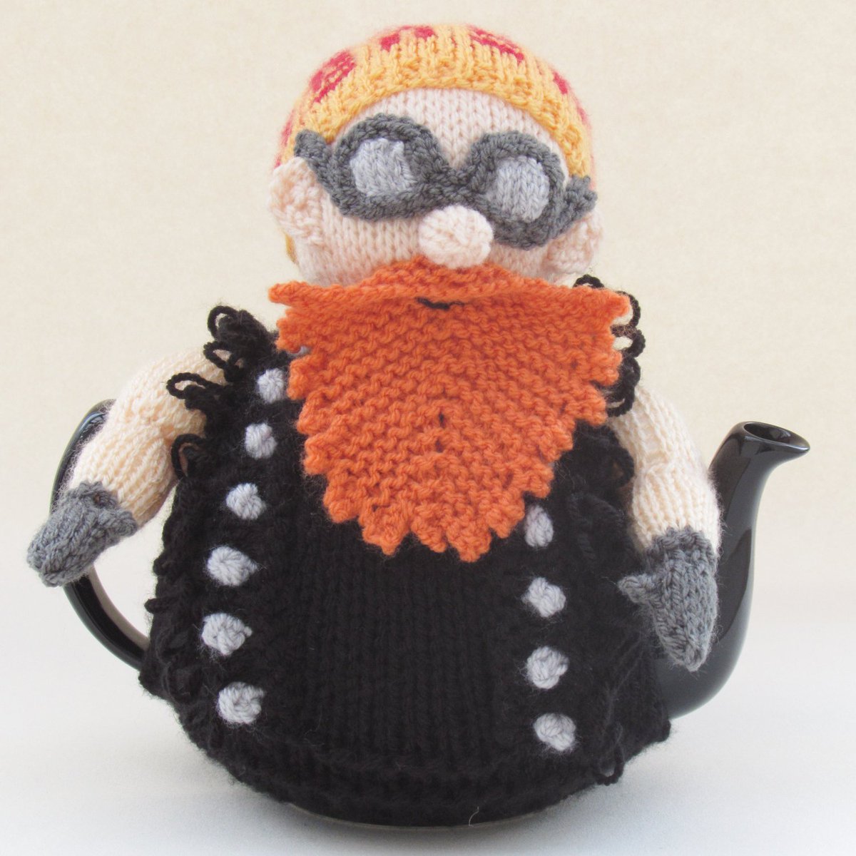 TeaCosyFolk's tweet photo. The Biker Tea Cosy has real attitude — goggles, beard and leathers, a brilliant knit with loads of character. https://t.co/zHRLE7YYNL #Knitting #KnittingPattern #KnittersOfX #Knitters #Crafts #TeaCosyFolk #TeaCosy #BikerLife #tealover https://t.co/UODpmFPCyL