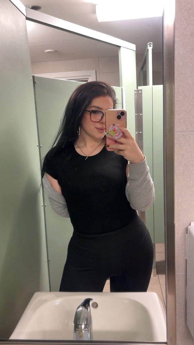 ꜱᴀʀᴀʜ ɪꜱ ʀᴇᴀᴅɪɴɢ l🫀🖤 tweet media