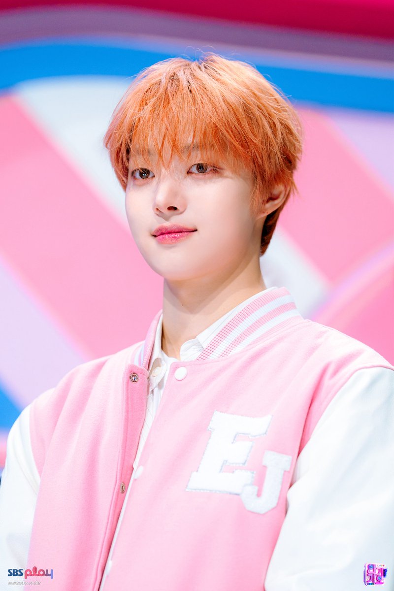 🕯️神 tweet media