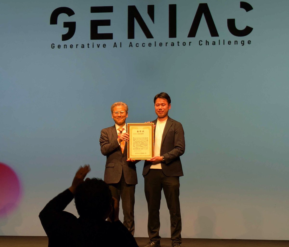 チューリング、GENIACプロジェクト第3期において｢社会実装賞｣を受賞しました。

本日開催された最終成果報告会で、自動運転VLA/フィジカル基盤モデルを実車で公道実装できたことを評価いただきました。

高度な自動運転の普及に向け、今後も基盤モデルの開発を加速させていきます