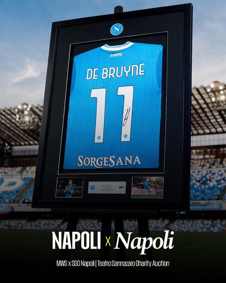 sscnapoli's tweet photo. Per contribuire alla ricostruzione del Teatro Sannazaro, SSC Napoli promuove un’iniziativa solidale rivolta ai tifosi e alla comunità. 

Da oggi, attraverso la piattaforma dedicata del partner MatchWornShirt, saranno messe all’asta 50 cornici in tiratura limitata contenenti la maglia autografata e autenticata di Kevin De Bruyne. 

Le aste, denominate “MWS x SSC Napoli | Teatro Sannazaro Charity Auction”, saranno suddivise in cinque sessioni da dieci pezzi ciascuna, con una durata di 31 ore e programmate tra il 27 marzo e il 7 aprile (con lanci nelle giornate del 27 marzo, 30 marzo, 1 aprile, 3 aprile e 6 aprile). 

Le 50 cornici includono 10 tipologie differenti, ognuna realizzata in soli 5 esemplari

Leggi il comunicato 👉 https://t.co/fl6SDwh3cO
Partecipa all'asta 👉  https://t.co/nyK3GHgXtL