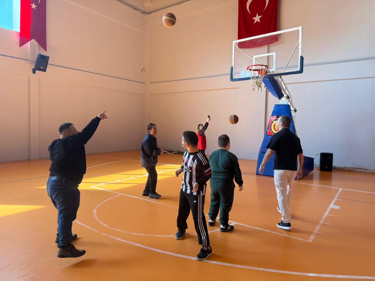 GSB_BafraGM's tweet photo. Sevgi varsa engel yok 💙

Down Sendromlular Farkındalık etkinlikleri kapsamında Osmanbeyli Şehit Mustafa Pilan Özel Eğitim Uygulama Okulu’nun kıymetli öğrencileriyle merkezimizde bir araya geldik. Birlikte güldük, eğlendik ve unutulmaz anlar biriktirdik 🌈

#gsbgm #bafragm https://t.co/pq3fCUt0yk