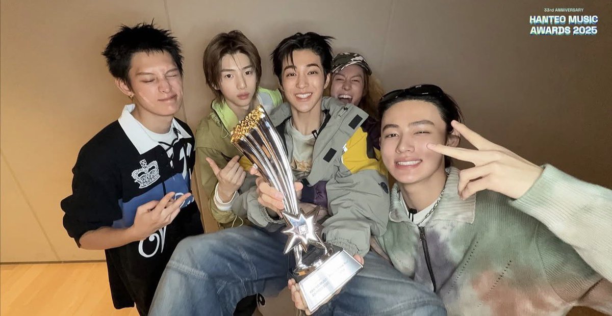 asha ✮ tweet media