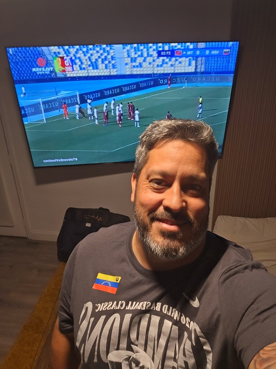 JavierGR78's tweet photo. #televenesvinotinto desde Sarasota florida https://t.co/vYSl7E7Hpm