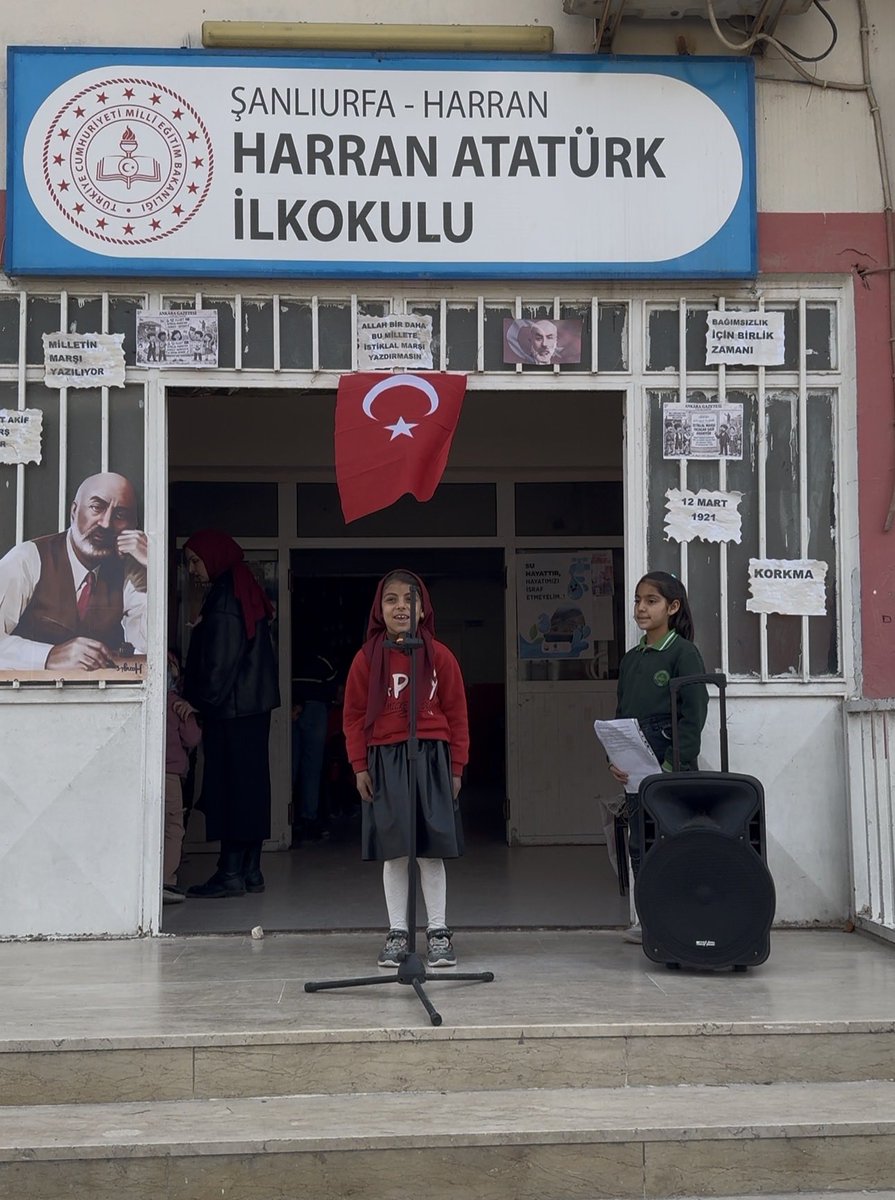 AtaturkHarran's tweet photo. 12 Mart İstiklal Marşımızın Kabulü ve Mehmet Akif Ersoy’u anma günü programımız👏🏻🇹🇷
Bu güzel program için Eda GÖNEN &amp; Aleyna KOÇ öğretmen ve öğrencilerimize teşekkür ederiz 👏🏻 https://t.co/EpPNioY7xq