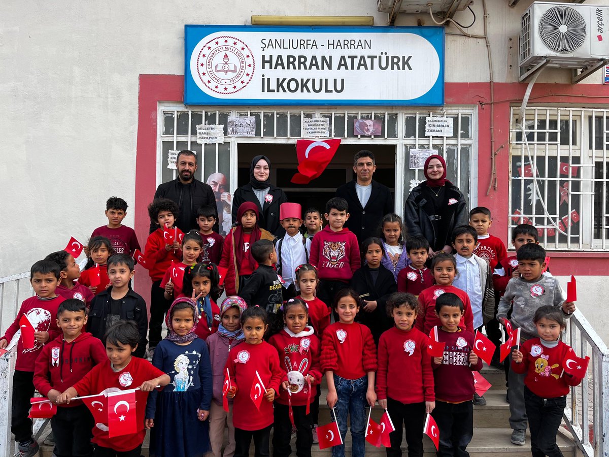AtaturkHarran's tweet photo. 12 Mart İstiklal Marşımızın Kabulü ve Mehmet Akif Ersoy’u anma günü programımız👏🏻🇹🇷
Bu güzel program için Eda GÖNEN &amp; Aleyna KOÇ öğretmen ve öğrencilerimize teşekkür ederiz 👏🏻 https://t.co/EpPNioY7xq
