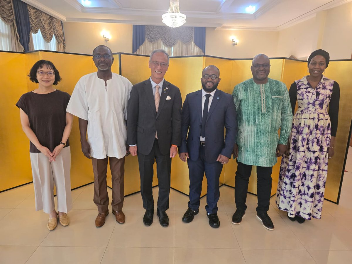 FAOBurkinaFaso's tweet image. #Coopération | Le Représentant de @FAOBurkinaFaso a effectué une visite de courtoisie auprès de SEM l’Ambassadeur du #Japon afin d’échanger sur le renforcement du partenariat et les priorités communes en matière de sécurité alimentaire et de résilience.
#FAO #Coopération #Japon